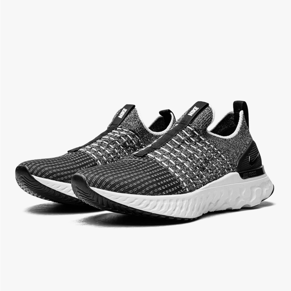 Nike React Phantom Flyknit 2 Running Shoes - 7.5 M / 9 W - Like new!